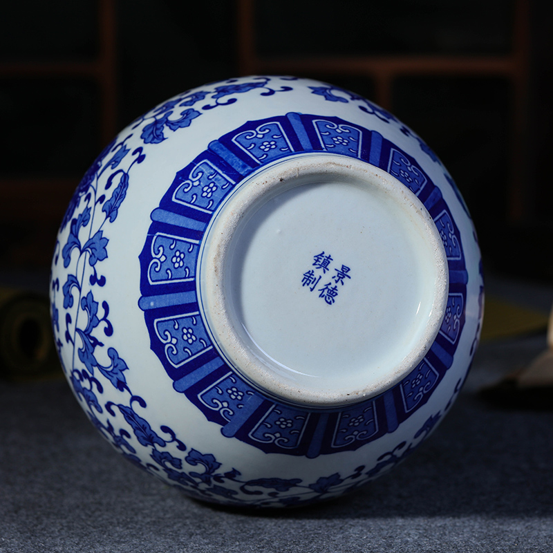 Jingdezhen ceramics modern new Chinese antique blue and white porcelain vases, flower home sitting room adornment is placed