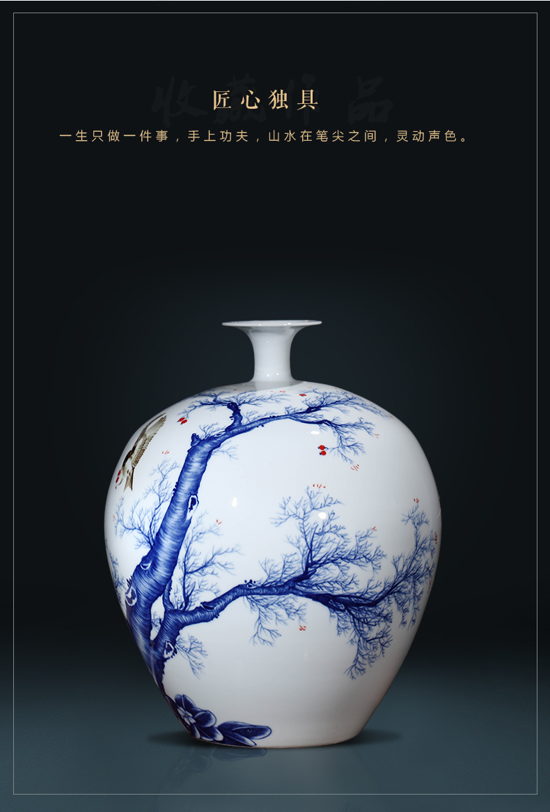 The Master of jingdezhen ceramics hand - made large blue and white porcelain vase the vibrant Chinese sitting room porch place