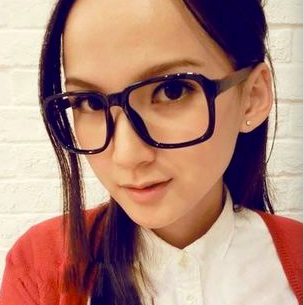 Cặp vợ chồng hoang dã retro kính đơn giản nam và nữ mẫu kính vuông lớn màu đen không chính thống không có khung ống kính kính gucci