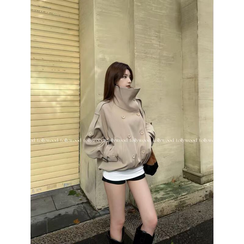 Autumn Trench Coat with Double-Breasted Short Design, Elegant and Slimming Silhouette, Versatile Jacket for Petite Individuals, Casual Designer Style