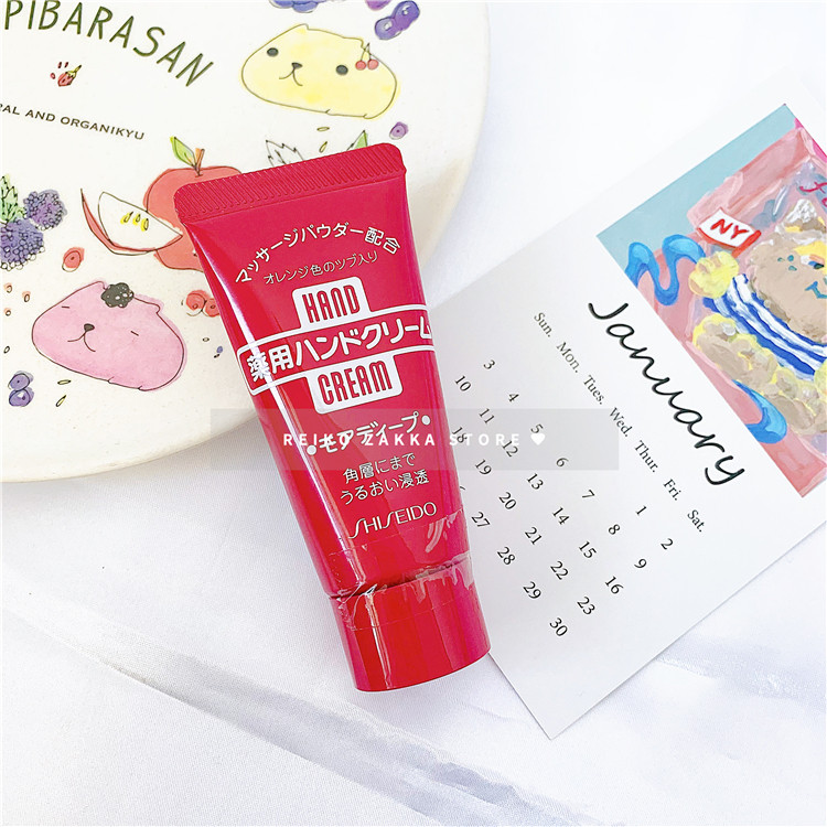 Spot Japanese Assets Hall Old Card Small red pipe deep moisturizing and nourishing anti-cracking portable protective hand cream with urea 30g
