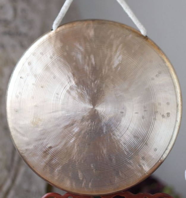 Musical instrument gong 30cm gong dance dragon dance lion hand gong three sentences and a half props bronze national characteristics performance gong drum