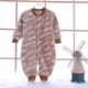 Trẻ sơ sinh mùa thu và mùa đông cộng với jumpsuit nhung bé flannel đồ ngủ san hô nhung tối khóa áo choàng ra romper sleepsuit trẻ em