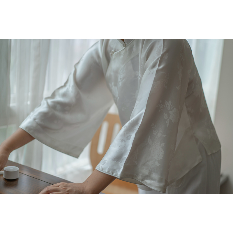 Heavy copper ammonia silk 2021 autumn beads white hydrangea Chinese traditional big sleeve big flap one piece with rotator sleeve