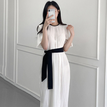2022 Summer new French style high-end name Yuanyuan temperament collection waist display slim pressure pleat design sensation small crowdskirt woman