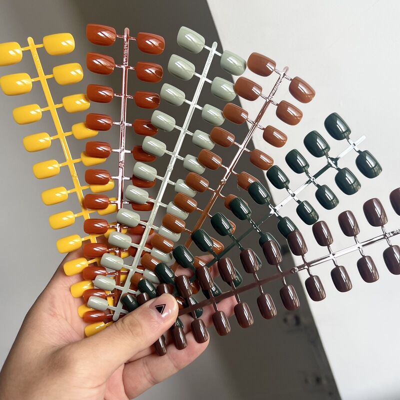 24 Pieces of Wearable Nails for Spring and Summer, Whitening Mint Green Nude Color Nails, Short Square Solid Color Short Nails, Nail Art Patches, Bean-Shaped Nails