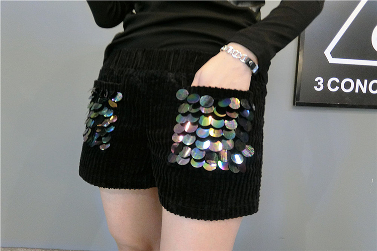 Áo phông nữ châu Âu 2018 mùa xuân phiên bản mới của Hàn Quốc với quần short nhung kẻ co giãn cỡ lớn eo thon là mùa thu mỏng và quần ống rộng mùa đông quần short jean nữ ống rộng