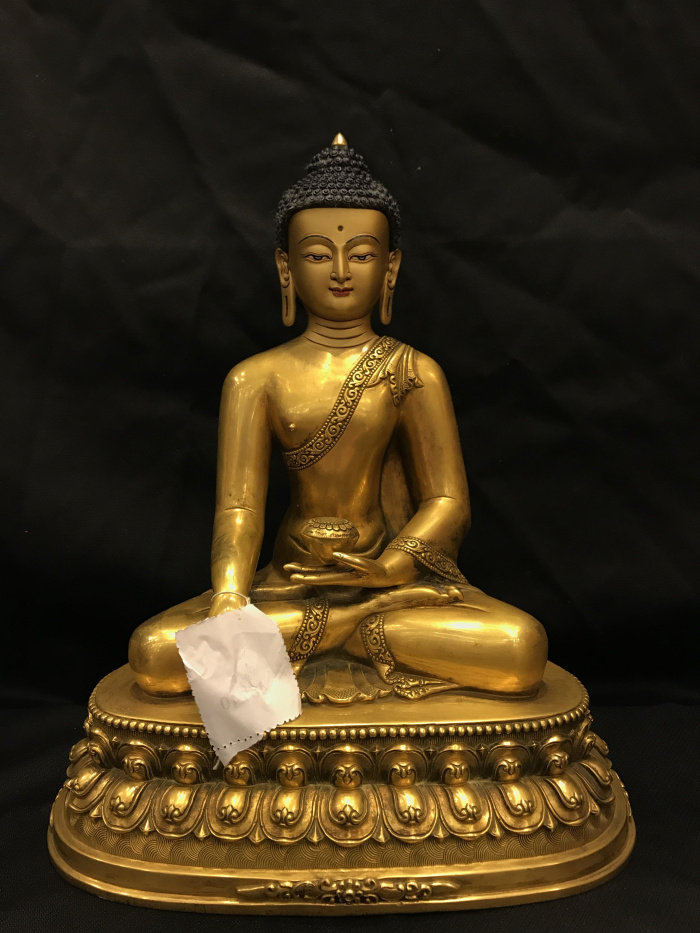 Nepalese hand - tangible Buddha - statue of a foot - old Buddha - Shijamuni Buddha has high value