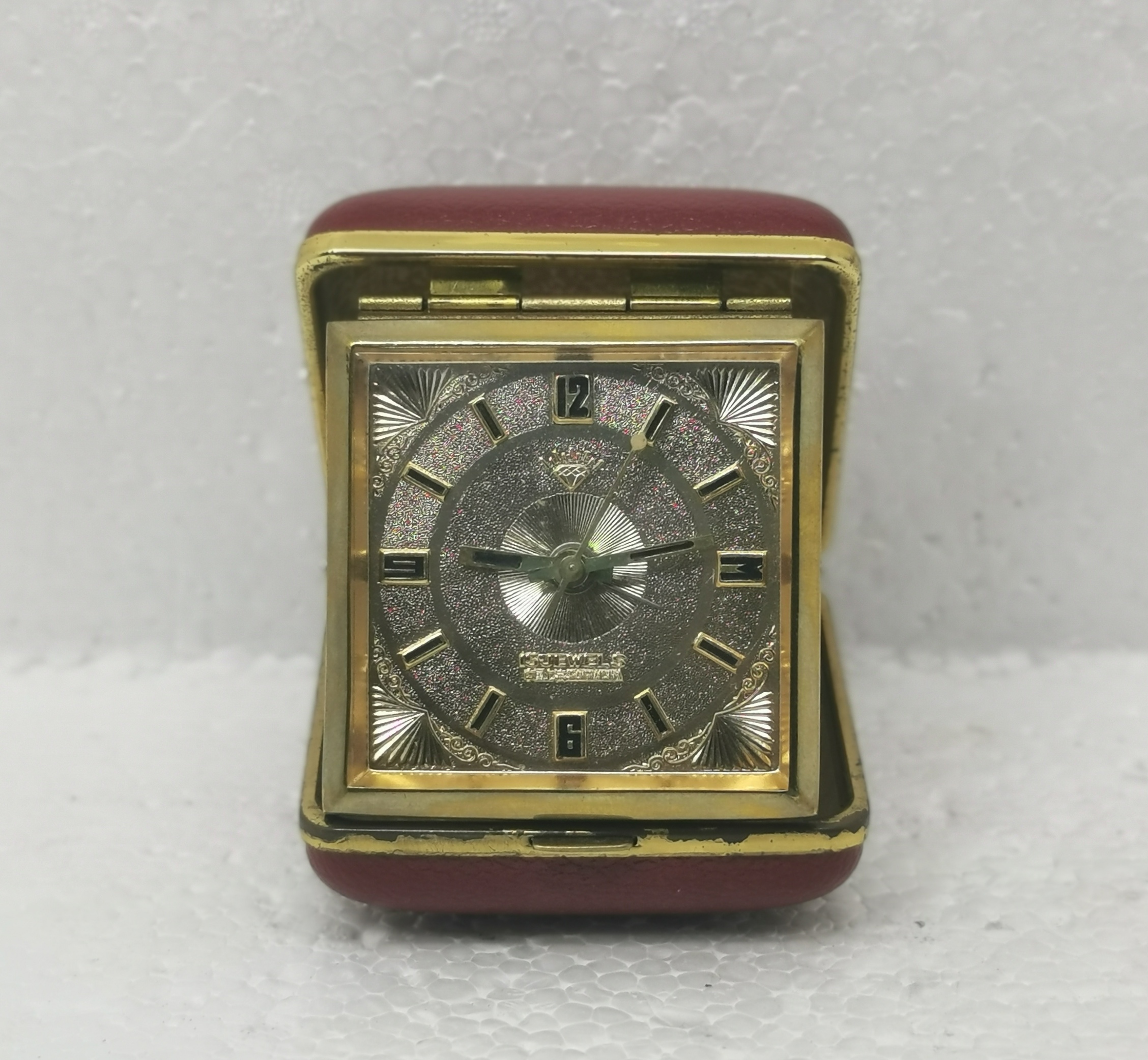 (Folding Early Shanghai Diamond Brand 15-Diamond Travel Fine Horse Mechanical Alarm Clock) (Good Condition and On Time)