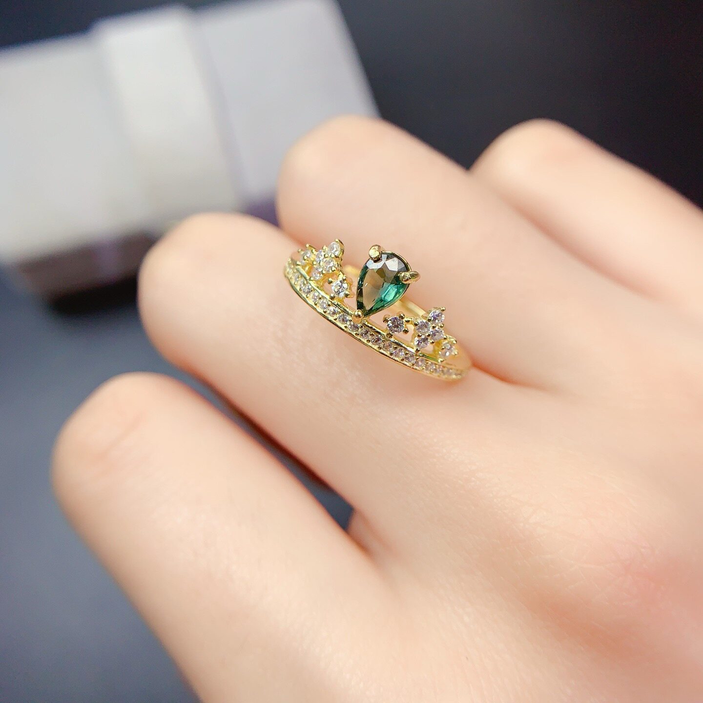 New natural green sapphire ring 925 silver gold plated main stone 4*6mm fashionable and versatile live ring
