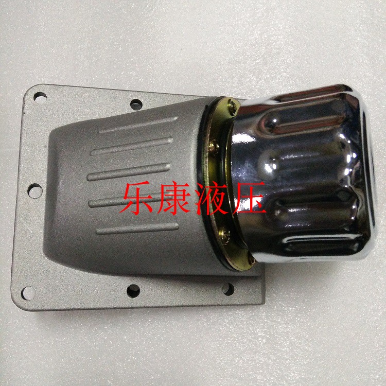 Side loading refuelling port inclined air filter ventilation hood refuelling nozzle injection moulding machine hydraulic oil tank cover oil injector core
