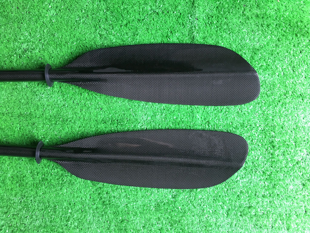 Q33 -- Werner Carbon Fiber Leisure Paddle WERNER Supplied Paddle Bag