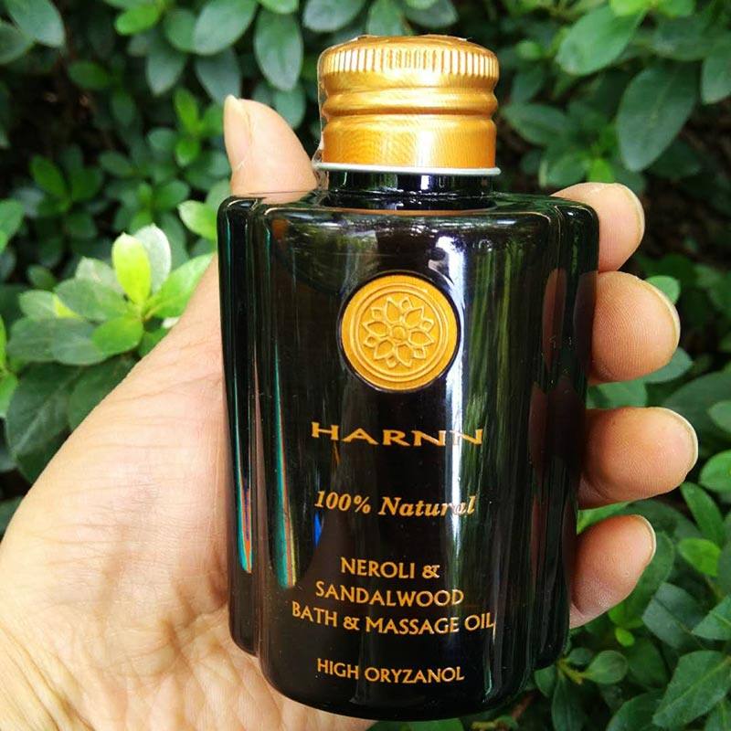 Thailand Harnn essential oil body massage scraping through the body of the body of the back skin care sandalwood rose wash 145Ml