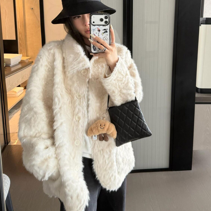 White Eco-Friendly Faux Fur Coat for Women, Winter 2025 New Style, Turn-Down Collar, Youthful Style, Integrated Fur and Leather, Mid-Length Plush Coat