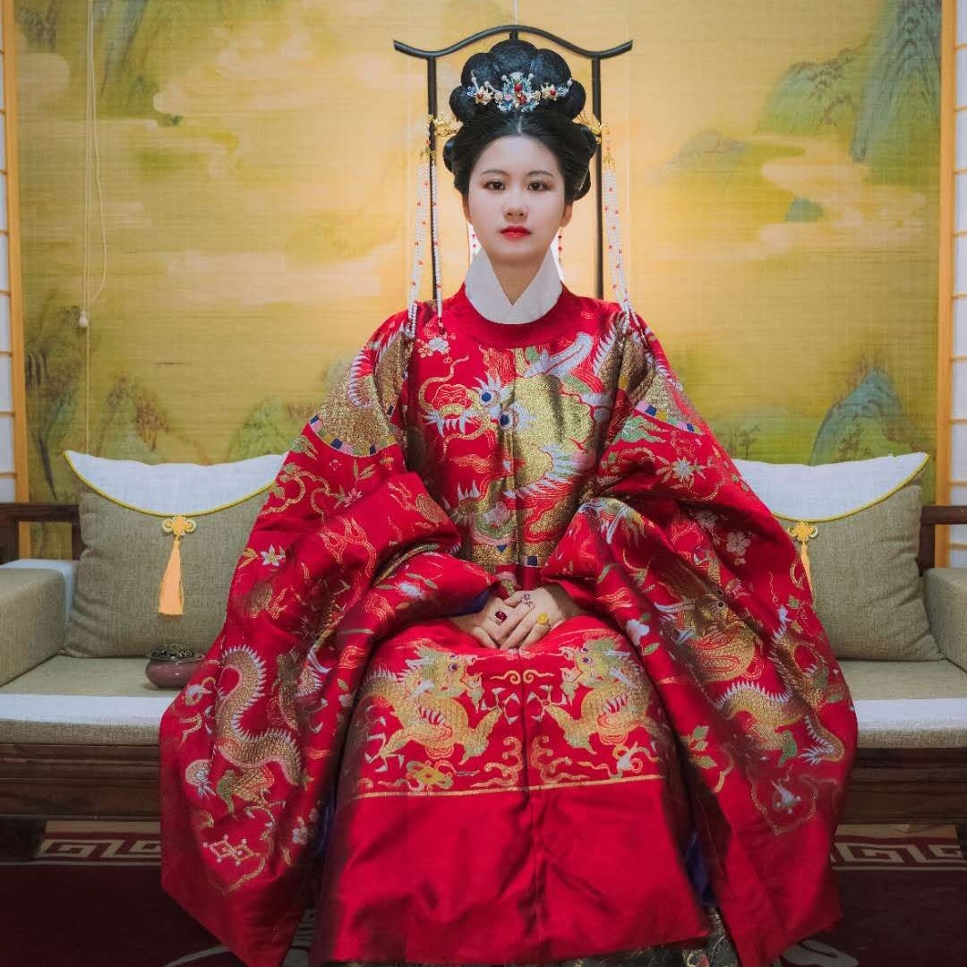 Jiuru Hanfu Kongfu Wen Yipin gave clothes round neck robe Dao robe wedding dress men's and women's relief over-the-shoulder python robe