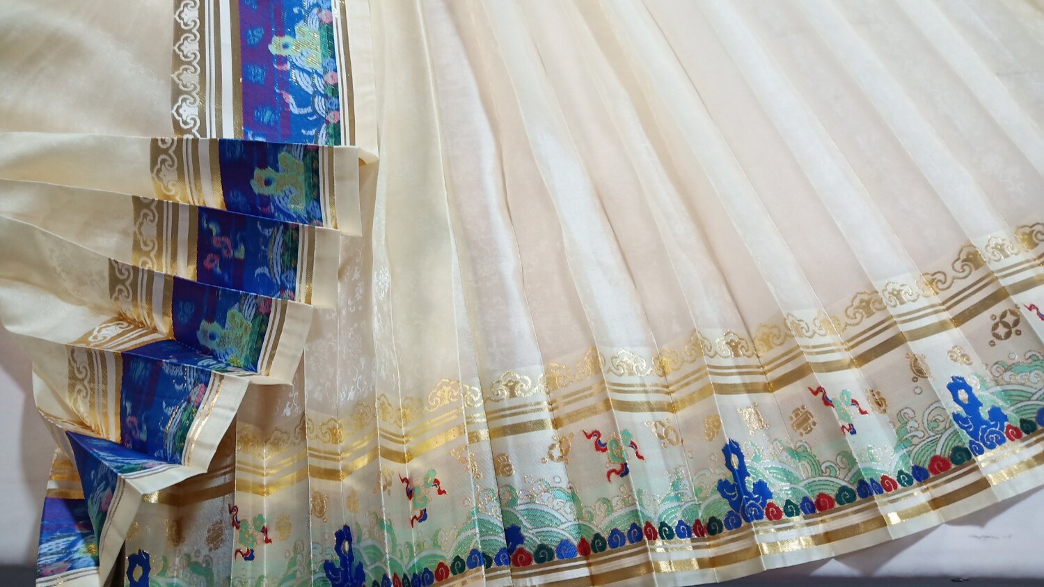 (9 such as) Ming Dynasty gold makeup flower horse face skirt 100 pleats micro steps hidden pleats to flower sheep prince supplied material cost