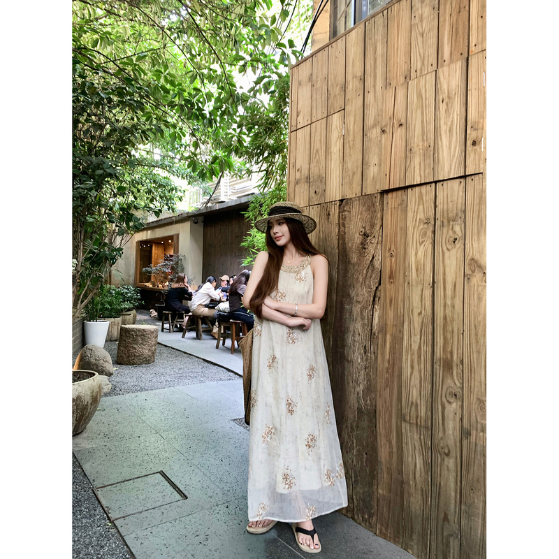 Xiaojunjun Britney Mountain of Apricot Blossoms/Flowing Texture Gradient Sequin Embroidery Halter Dress Xiaojunjun Britney Mountain of Apricot Blossoms/Flowing Texture Gradient Sequin Embroidery Halter Dress