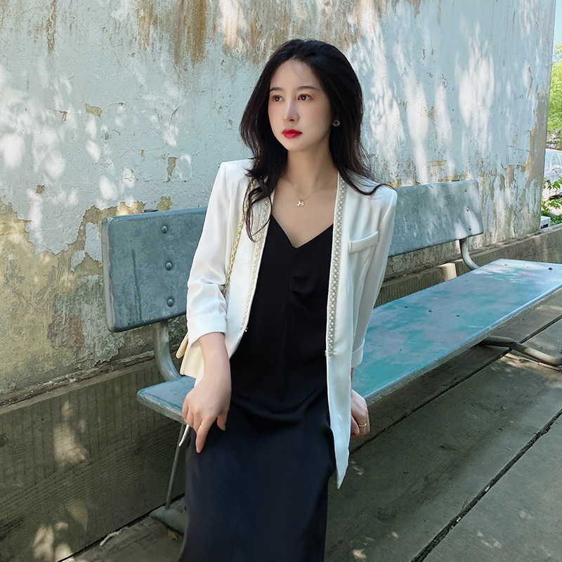 The concubine white little suit coat female spring and autumn 2023 new thin sleeve casual han edition pearl