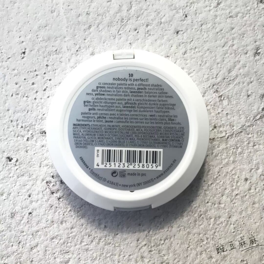 Tấm che khuyết điểm bốn màu Essence của Đức Correct to Perfect kem che khuyết điểm cho nam