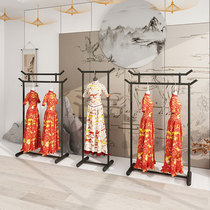 New Chinese style retro Hanfu museum display rack Tang suit Xiuhe clothing hanger ethnic Zen style ancient costume clothing rack iron