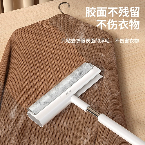 Кровать с липкой шерстяной роликой.