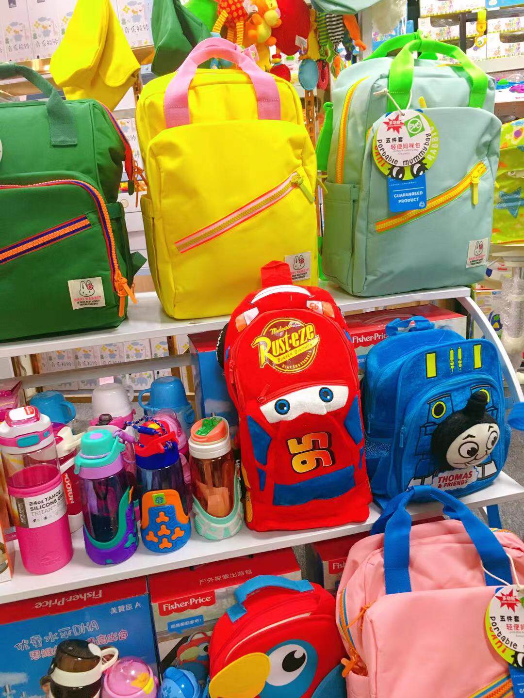 Versatile mommy bag delivered with 5 pieces of kit