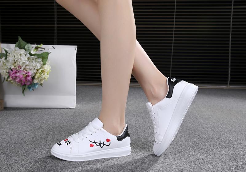 Mùa xuân trắng vô hình nâng cao giày của phụ nữ 12 cm mùa thu dày dưới cao để giúp bình thường muffin siêu cao gót nêm giày vải