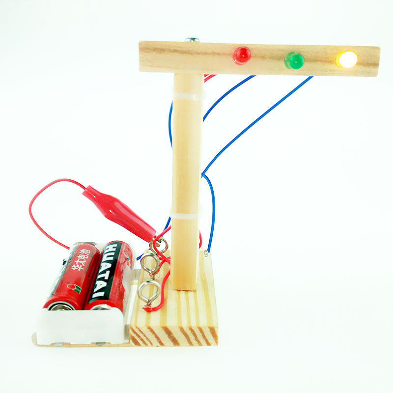 Creative traffic light invented elementary students science experimental toys children hand-made diy materials technology