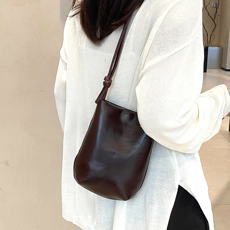 Vegetable-Tanned Leather Small Bag for Women 2026 New Fashion Versatile Crossbody Bag Soft Leather Shoulder Phone Bag Lightweight
