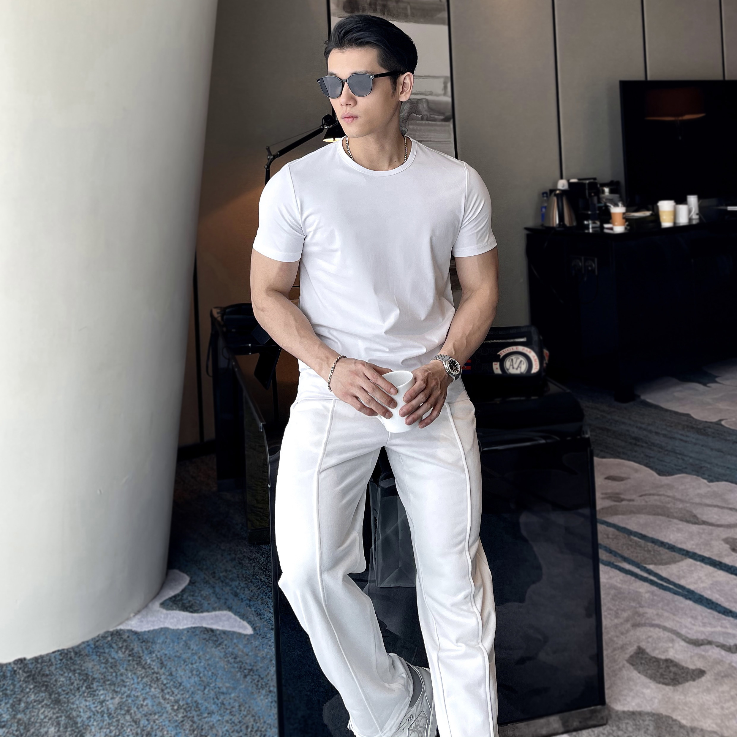 T-shirt men's round collar short sleeve spring summer training elastic muscle casual sports fitness trend to hit undershirt blouses