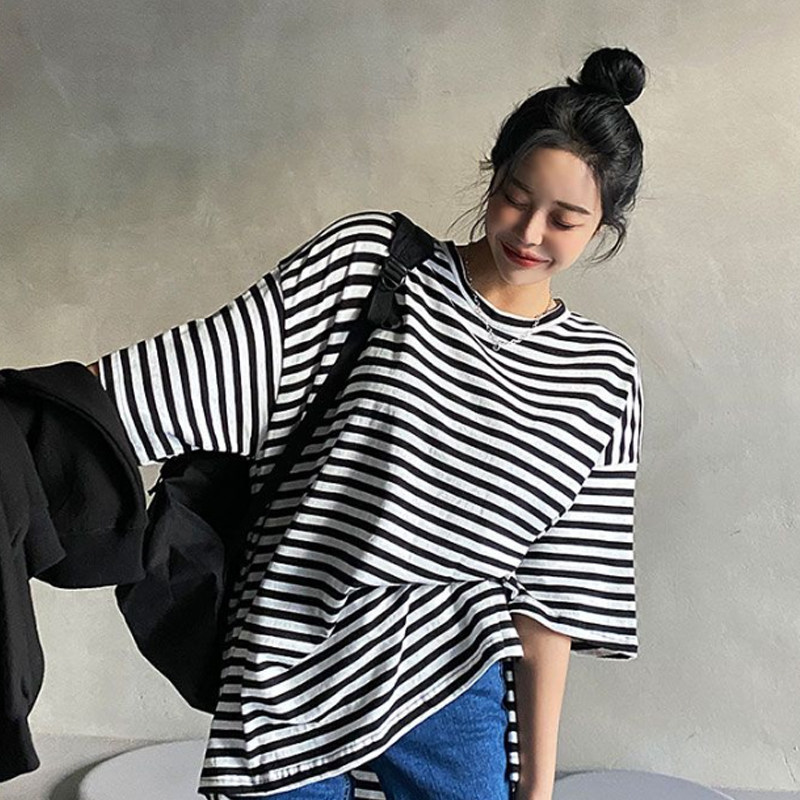 Lagirl Korea 21 winter new loose horizontal stripe hit color casual short sleeve T-shirt woman