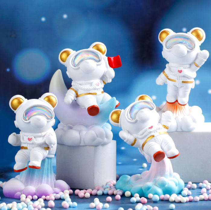 Creative astronaut astronaut ornament cute net red bear desktop ornament decoration to send birthday gift graduation gift