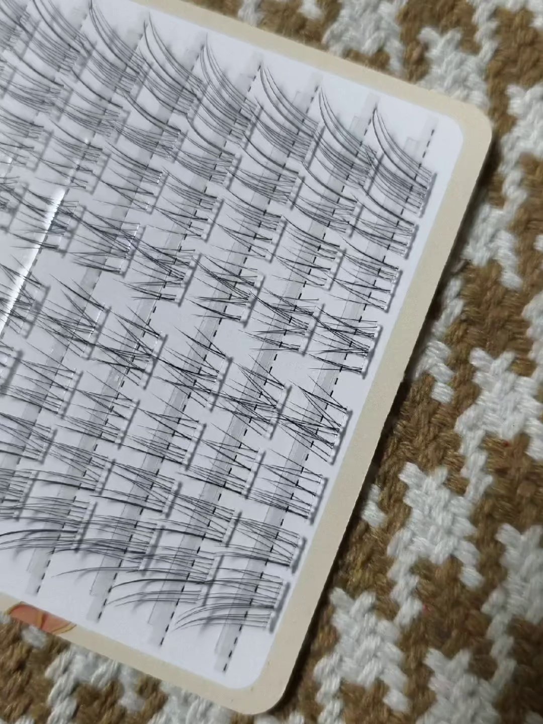 从漫画仙子到素颜清冷：解码“斜飞小奶狐”睫毛的艺术与哲学_假睫毛_淘宝美妆网