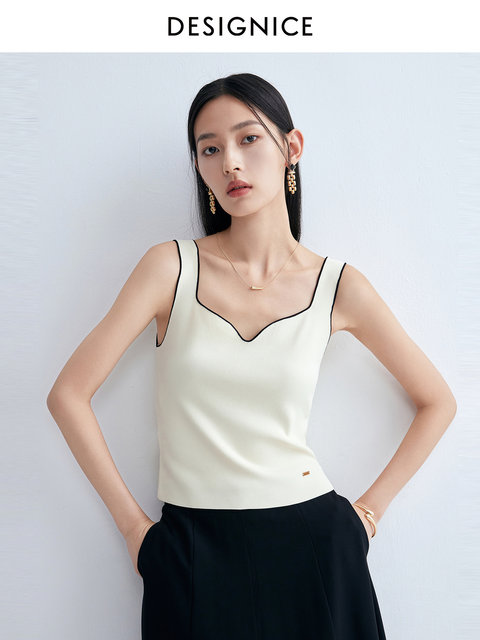 Diseinis Summer New Fashion Knitted Outerwear Vest Layered Short Striped Top Black Camisole for Women