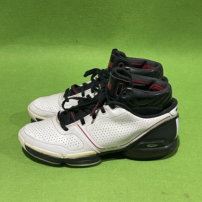 Second-Hand Genuine Adidas Rose 1 Classic Basketball Shoes Size 41 Second-Hand Genuine Adidas Rose 1 Classic Basketball Shoes Size 41