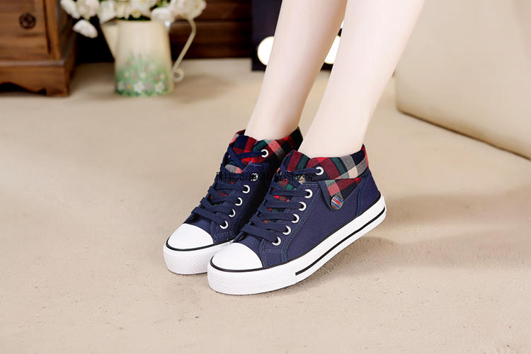 Giày mùa đông 2018 high-top cộng với giày vải nhung nữ trẻ em Hàn Quốc phiên bản giày sinh viên hoang dã giày cotton ấm áp giầy đen nữ