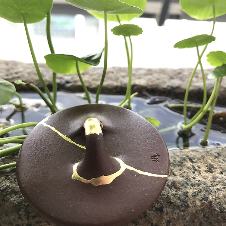 Golden Calligraphic Restoration Of Purple Sand Porcelain Jade Restoration Repairs