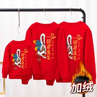 Толстый красный круглый воротник