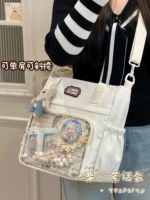 Кремово-белый + Бин держит детёныша вомбата