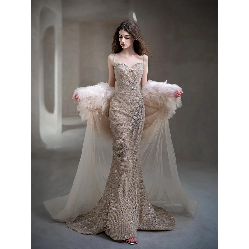 Elegant Evening Gown with Straps for Hosting Banquets, High-End Bridal Engagement and Wedding Morning Robe, Light Luxury with a Small Train, Suitable for Post-Wedding Celebrations and Toasting