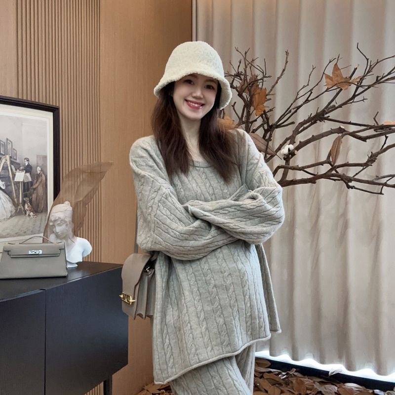Zoey Maternity Wear [Naughty Ghost] Autumn/Winter Simple Top with Design Adjustable Pants Two-Piece Set