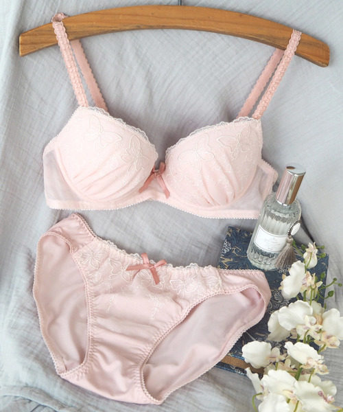 Japanese local Huagle WBASIC series butterfly dance embroidery underwear bra suit