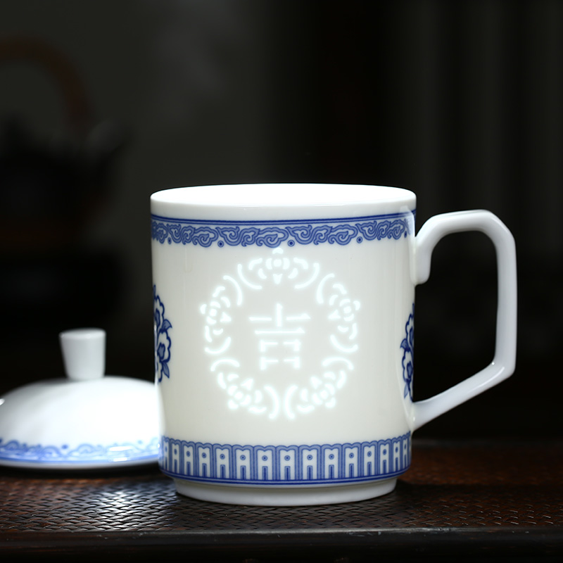 Jingdezhen porcelain and exquisite porcelain cup with cover ceramic tea keller CPU work present household glass cup