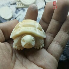 Изделие с гравюрой на слоновой кости