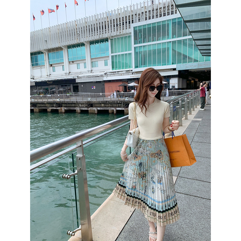 魚うさぎうさぎの新しい中国のニットスプライシングドレス女性の夏の2025新しい高級プリーツロングスカート