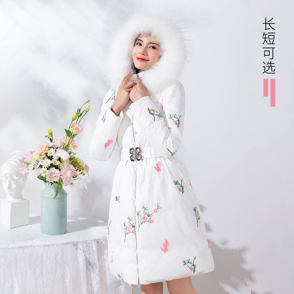 Down clothes woman short 2021 new fashion embroidery white autumn and winter collection waist white duck suede real fur collar thick coat woman