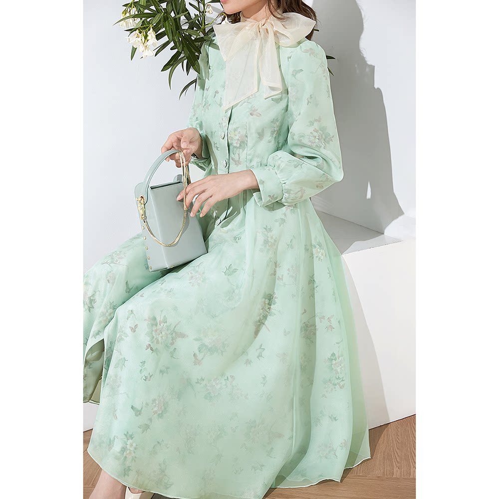 Beauty Princess Green 2022 Pop Wind Dress Woman Spring Autumn Round Collar 90% Lantern Sleeves Single Row of Colorful Long Version Coat Woman