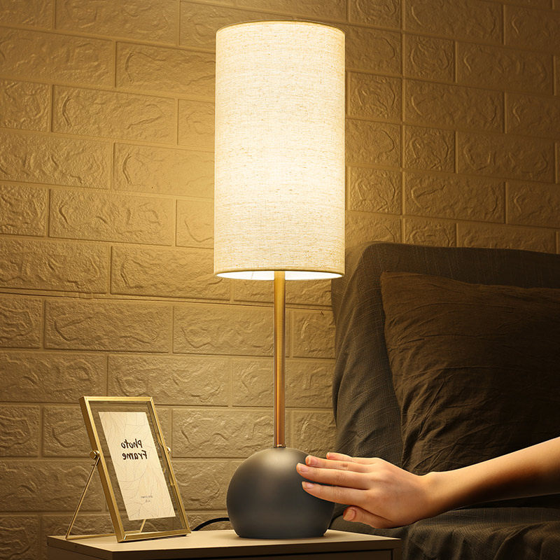 Nordic design hotel model room American simple table lamp bedroom bedside lamp living room creative warm personality desk lamp
