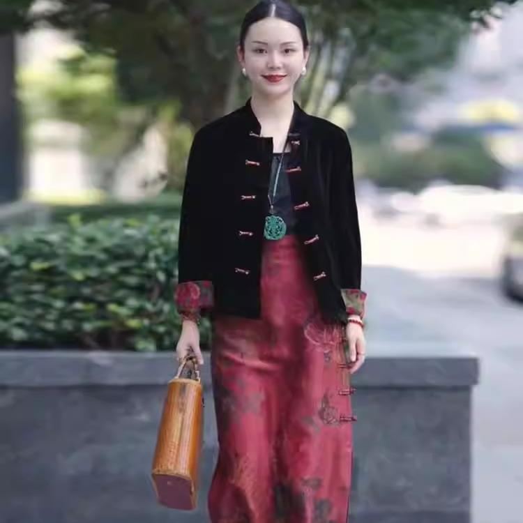 New Chinese-Style Gold Velvet Button-Up Short Jacket for Women, 2026 Spring New Fashion, Elegant Long-Sleeved Silk Velvet Top