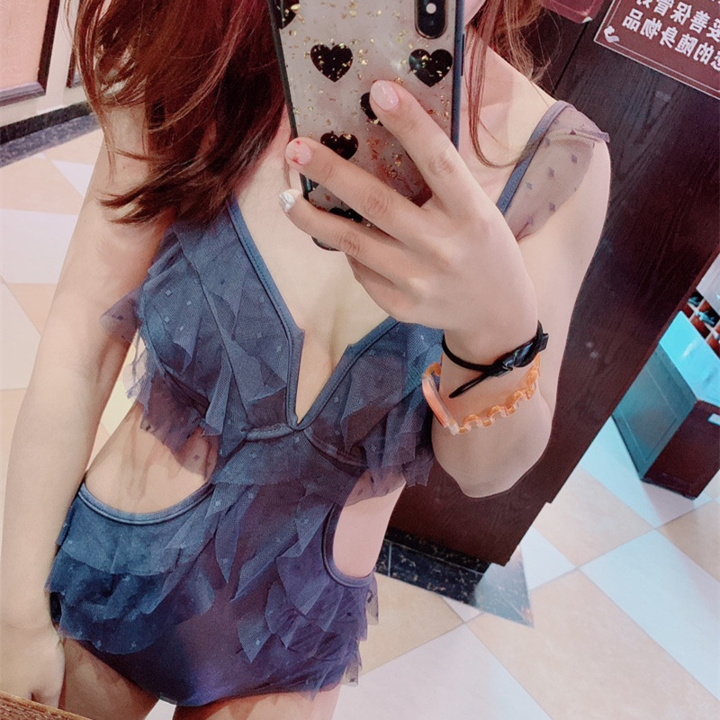 Australia's big tennis red swimsuit women's lotus leaf lace Sexy lace with back small breasts to get a slim fit spa swimsuit